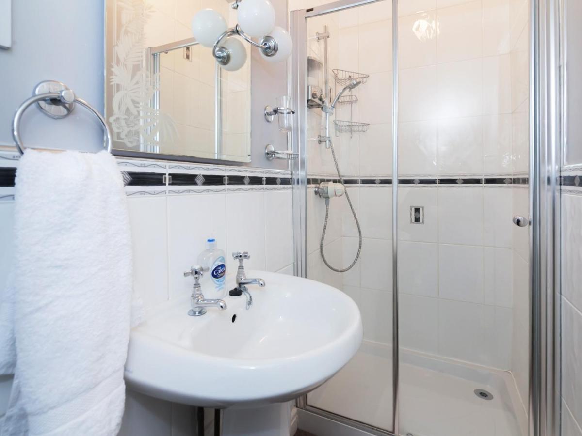 Hotel Ayuda House Altrincham Esterno foto
