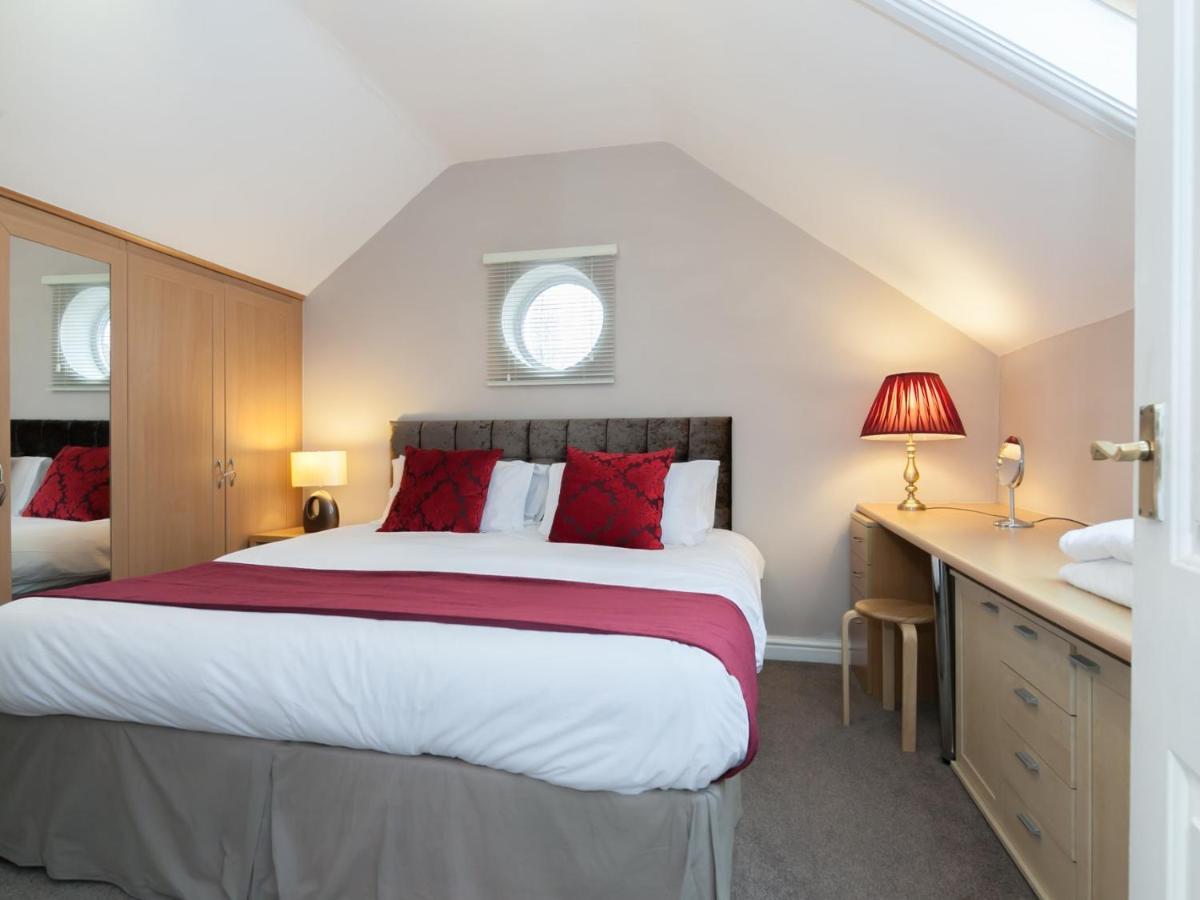 Hotel Ayuda House Altrincham Esterno foto