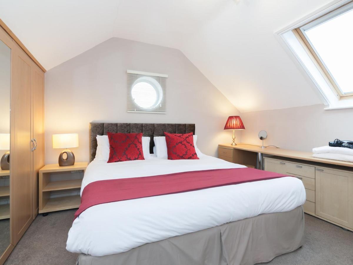 Hotel Ayuda House Altrincham Esterno foto