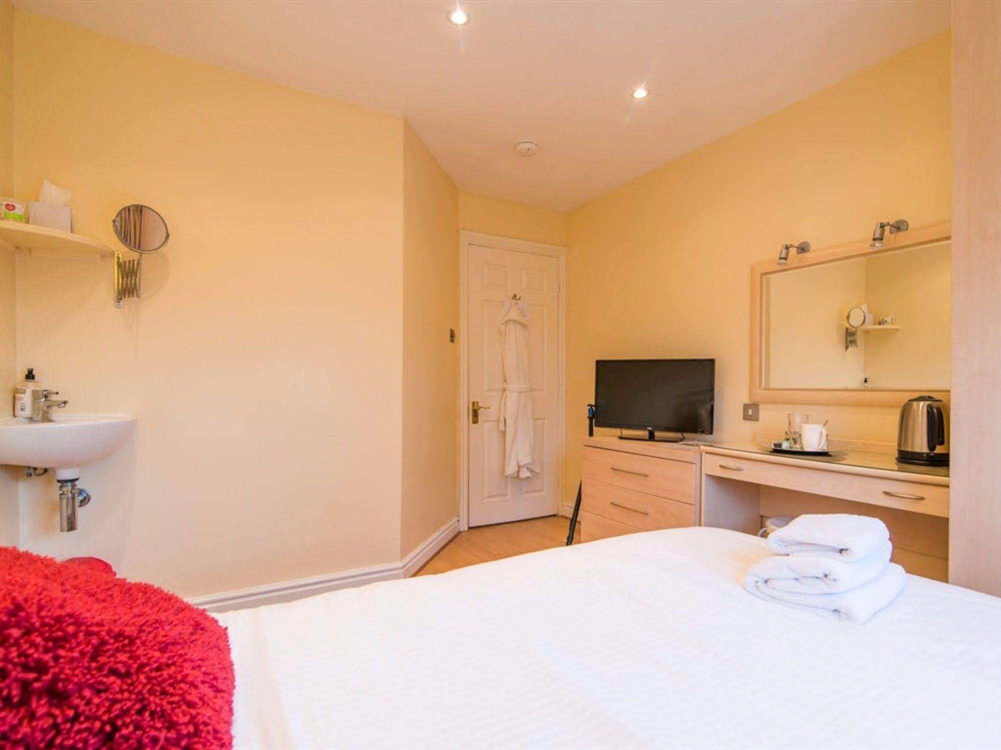 Hotel Ayuda House Altrincham Esterno foto