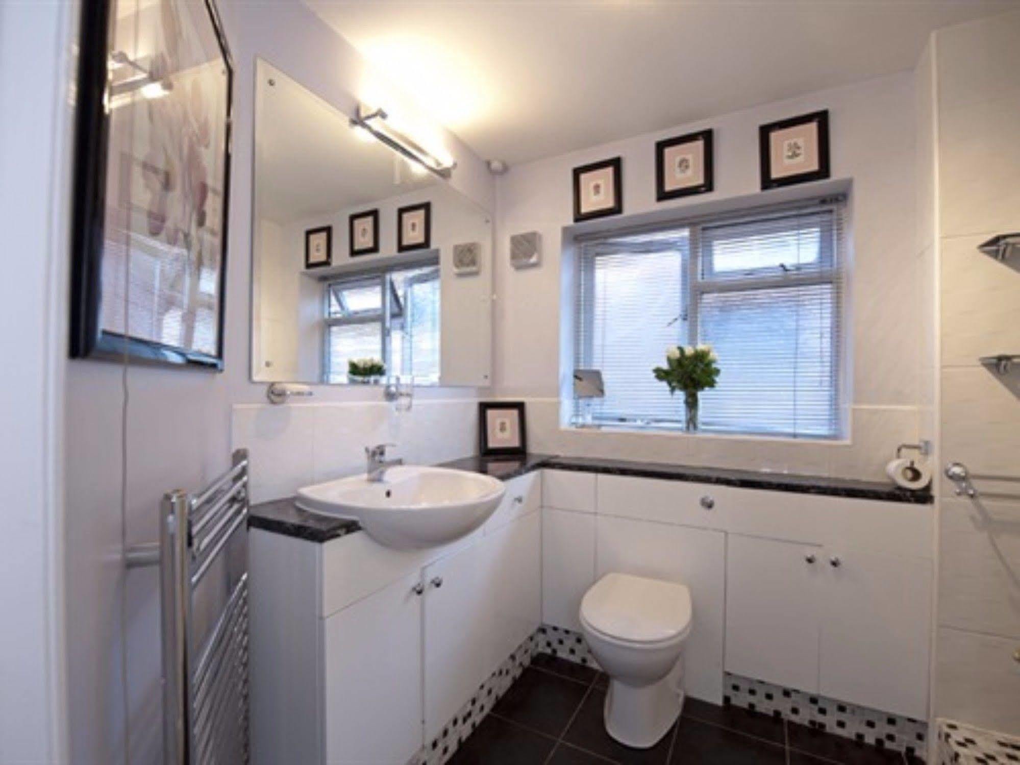 Hotel Ayuda House Altrincham Esterno foto