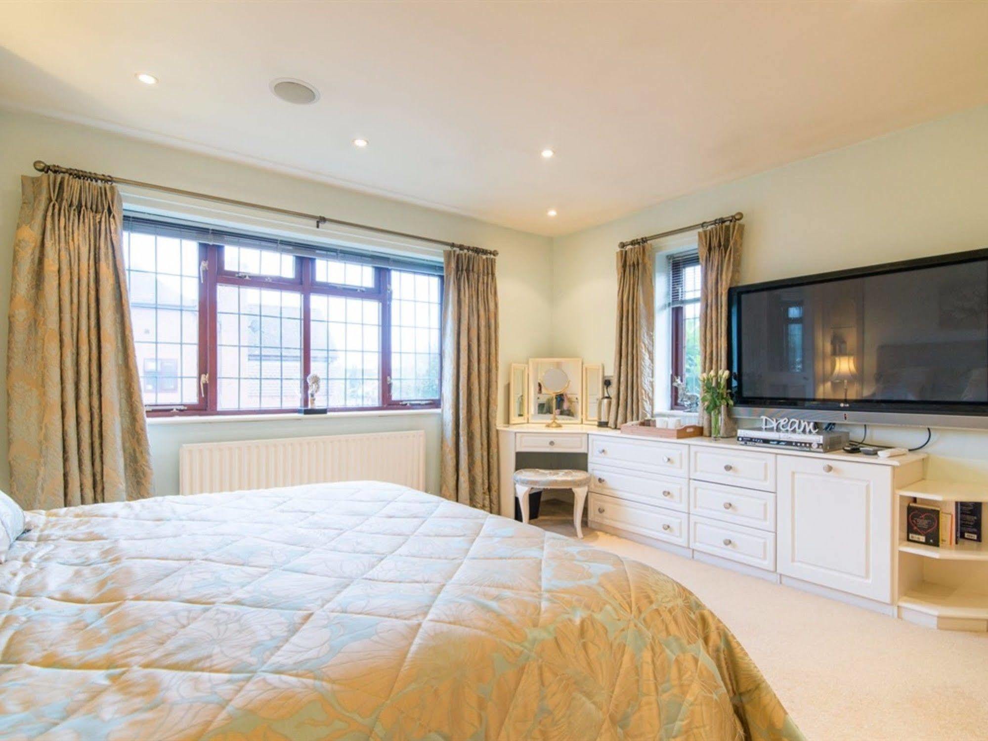 Hotel Ayuda House Altrincham Esterno foto