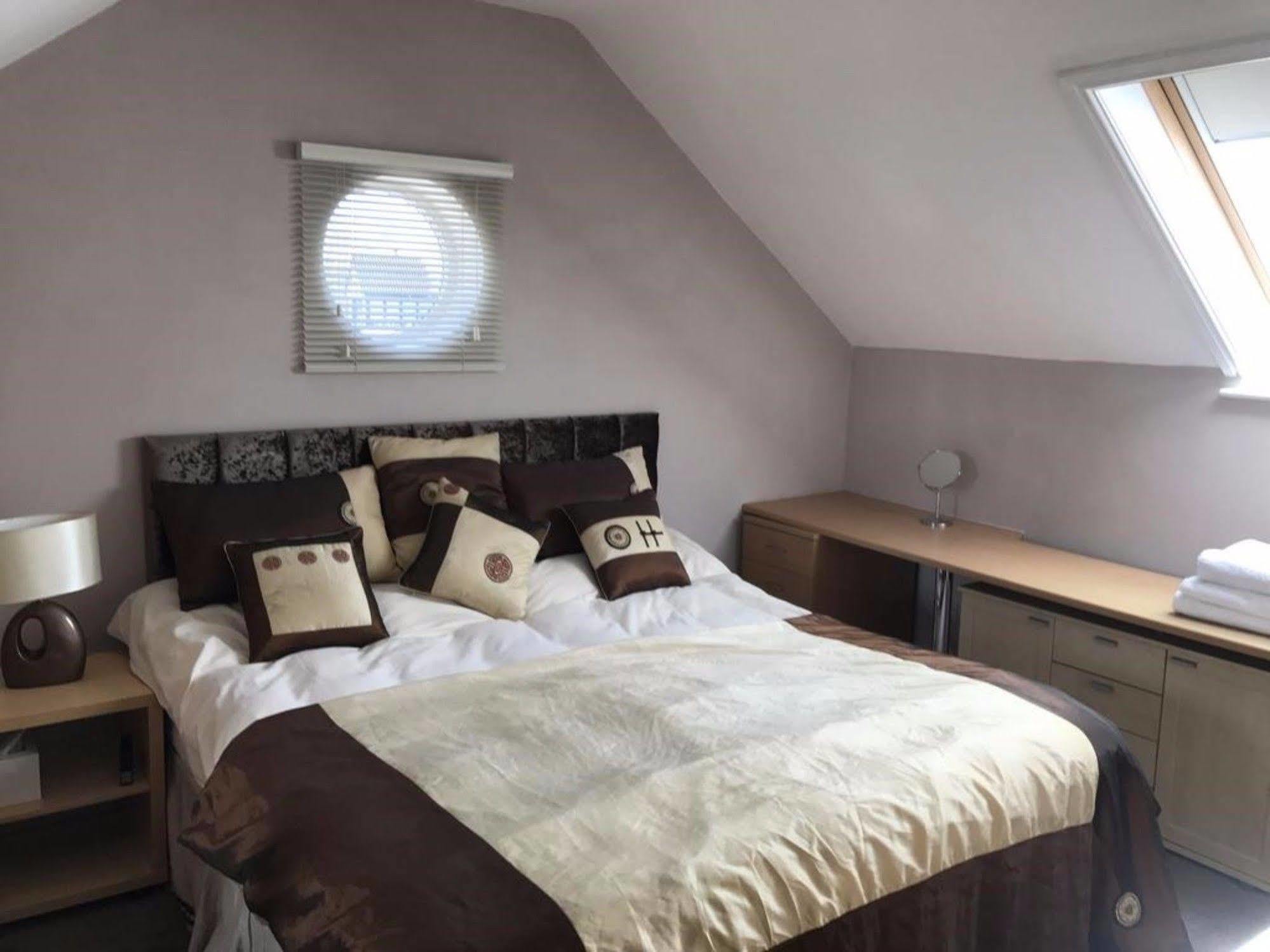 Hotel Ayuda House Altrincham Esterno foto