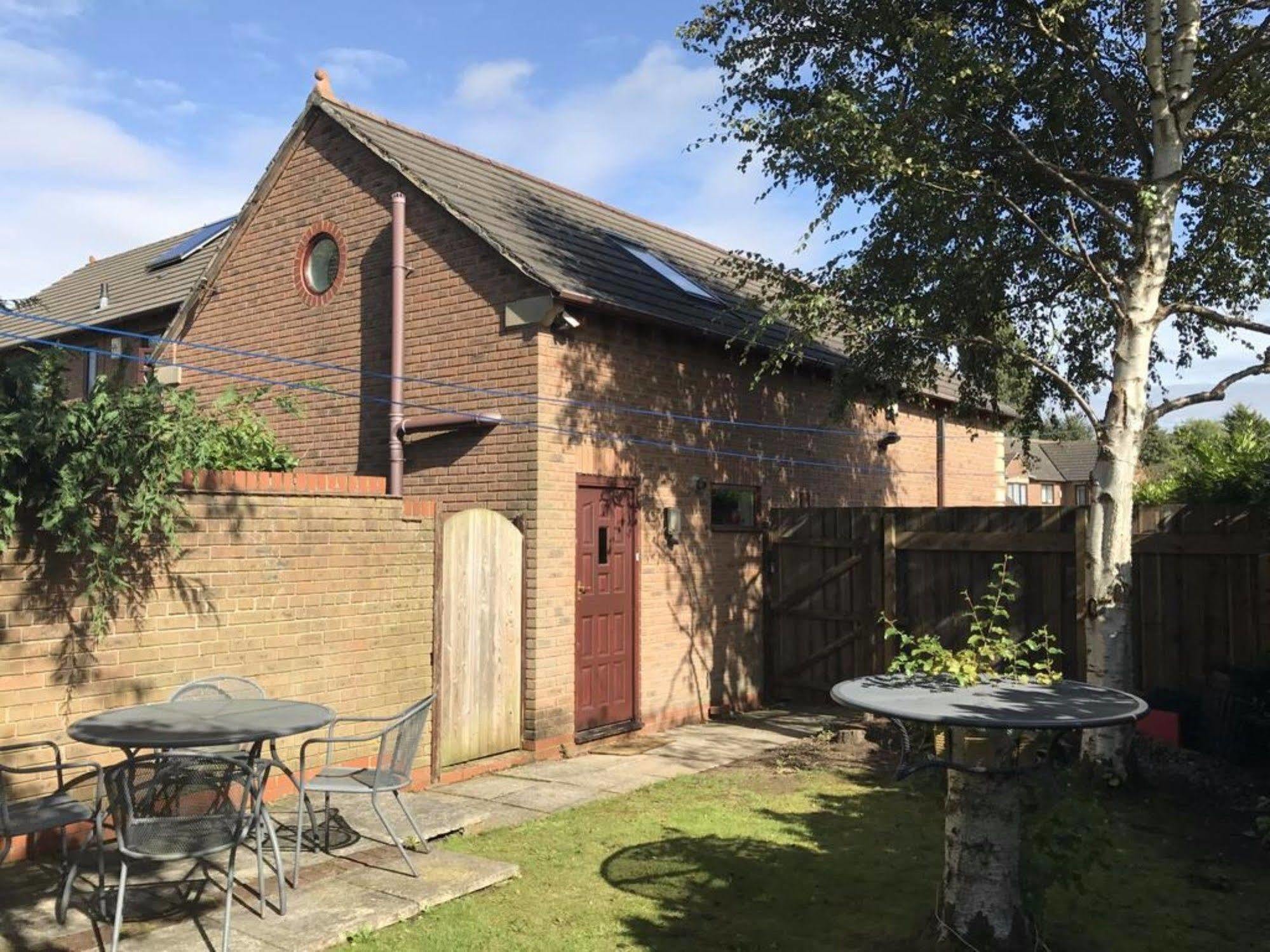 Hotel Ayuda House Altrincham Esterno foto