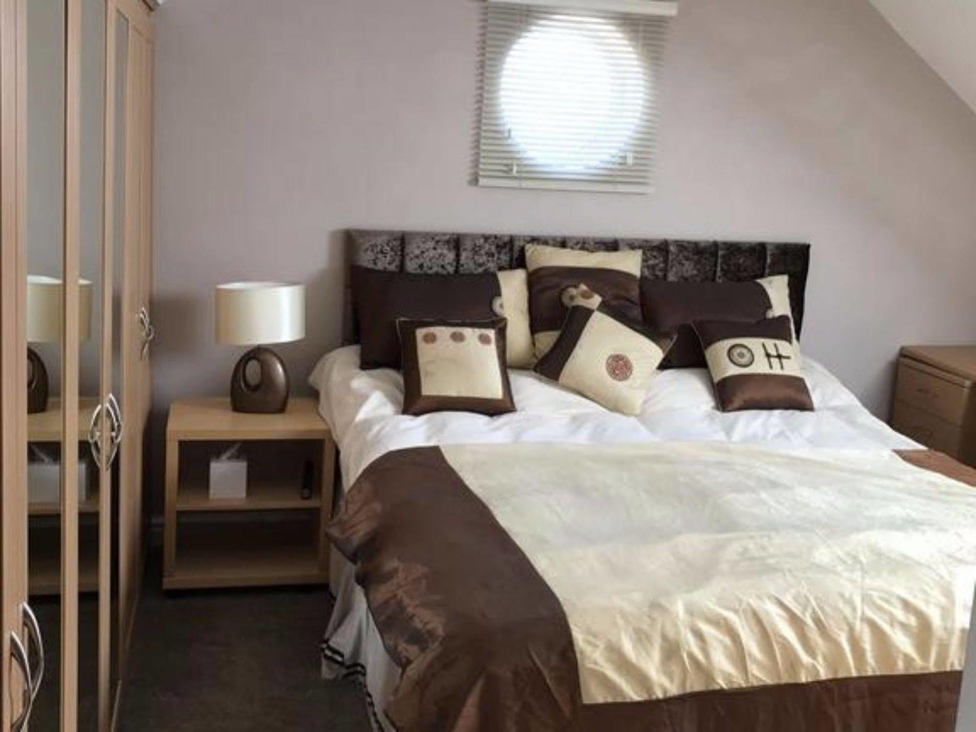 Hotel Ayuda House Altrincham Esterno foto