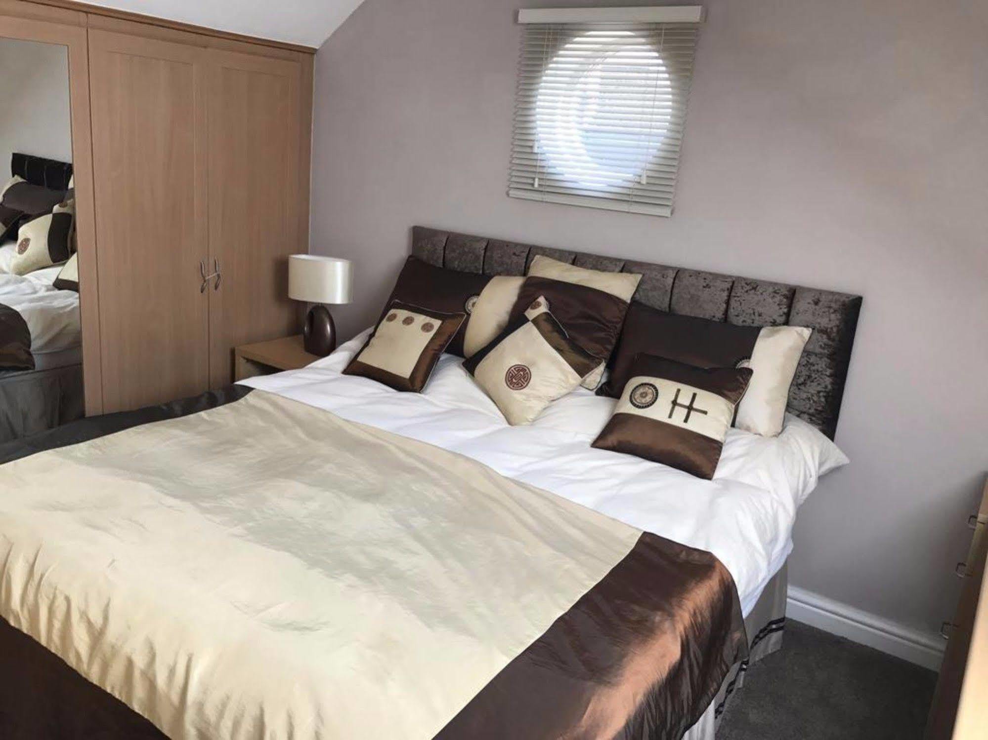 Hotel Ayuda House Altrincham Esterno foto
