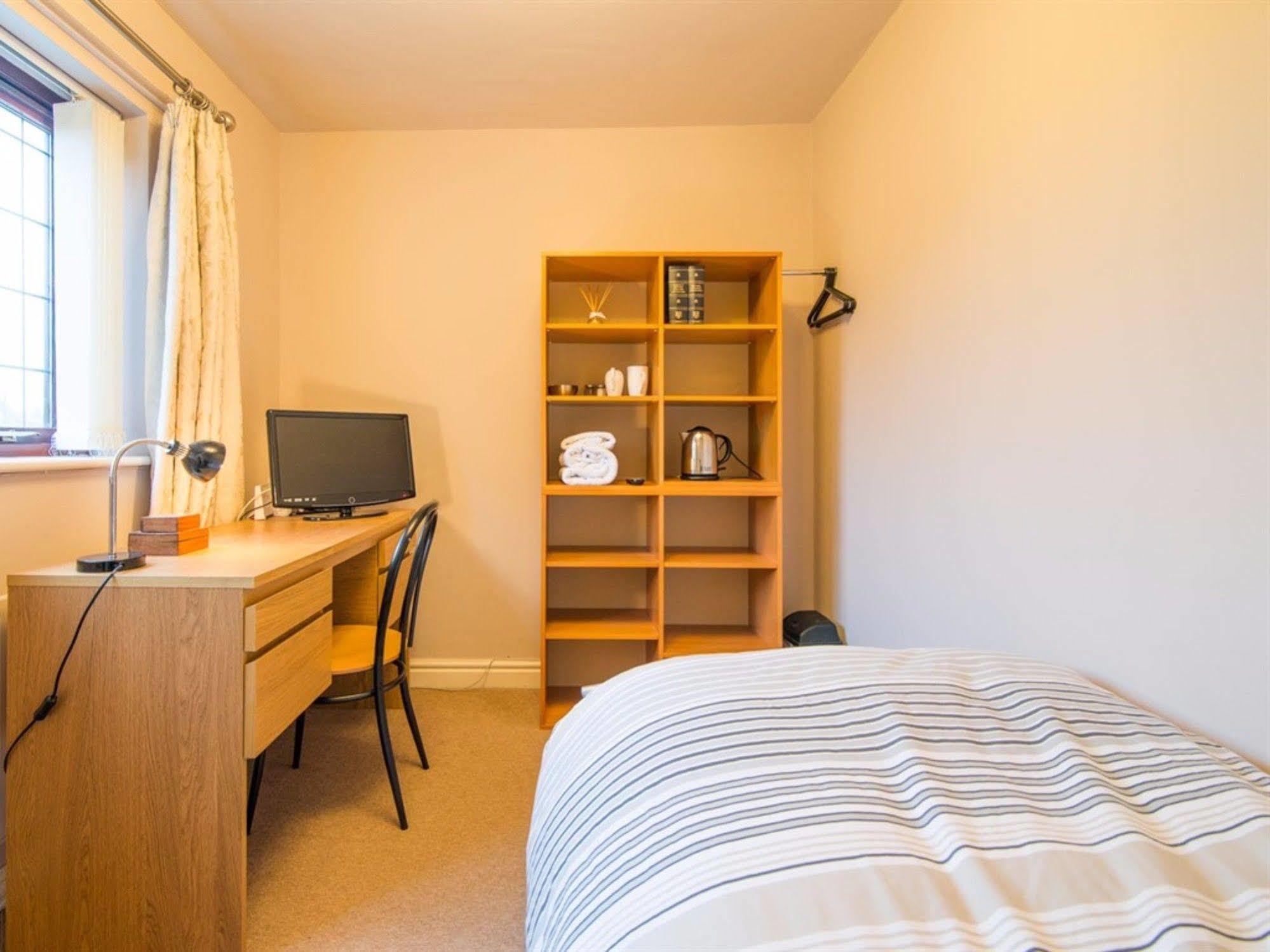 Hotel Ayuda House Altrincham Esterno foto
