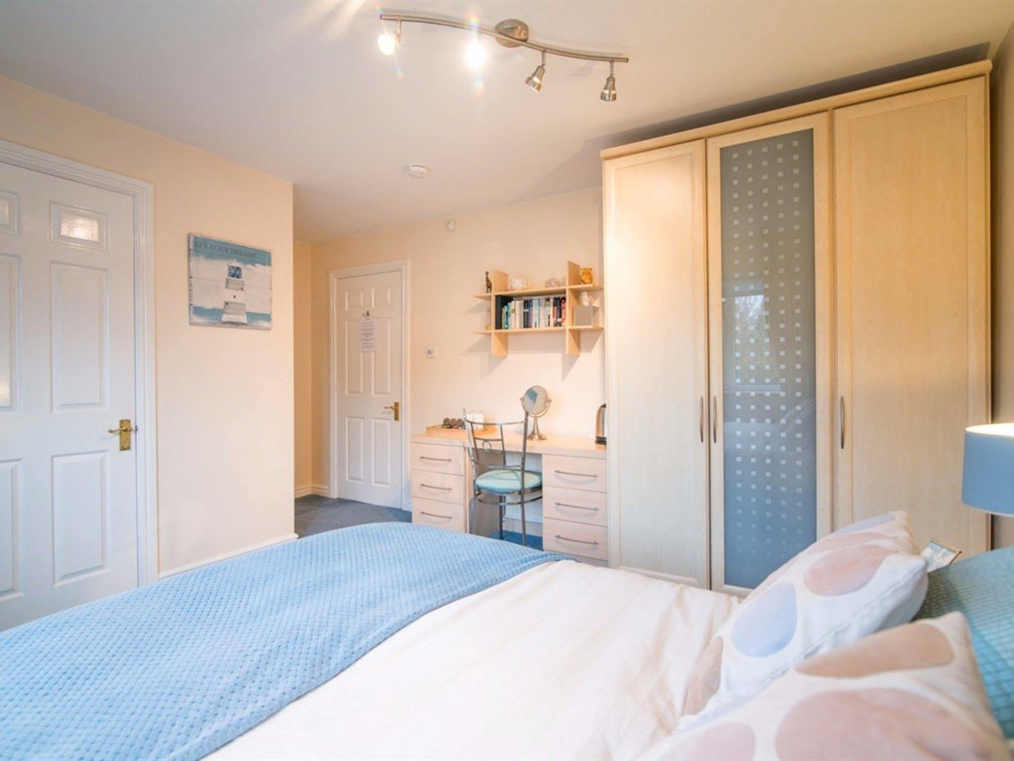 Hotel Ayuda House Altrincham Esterno foto