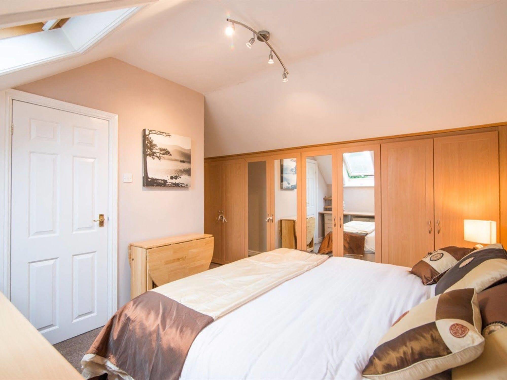 Hotel Ayuda House Altrincham Esterno foto