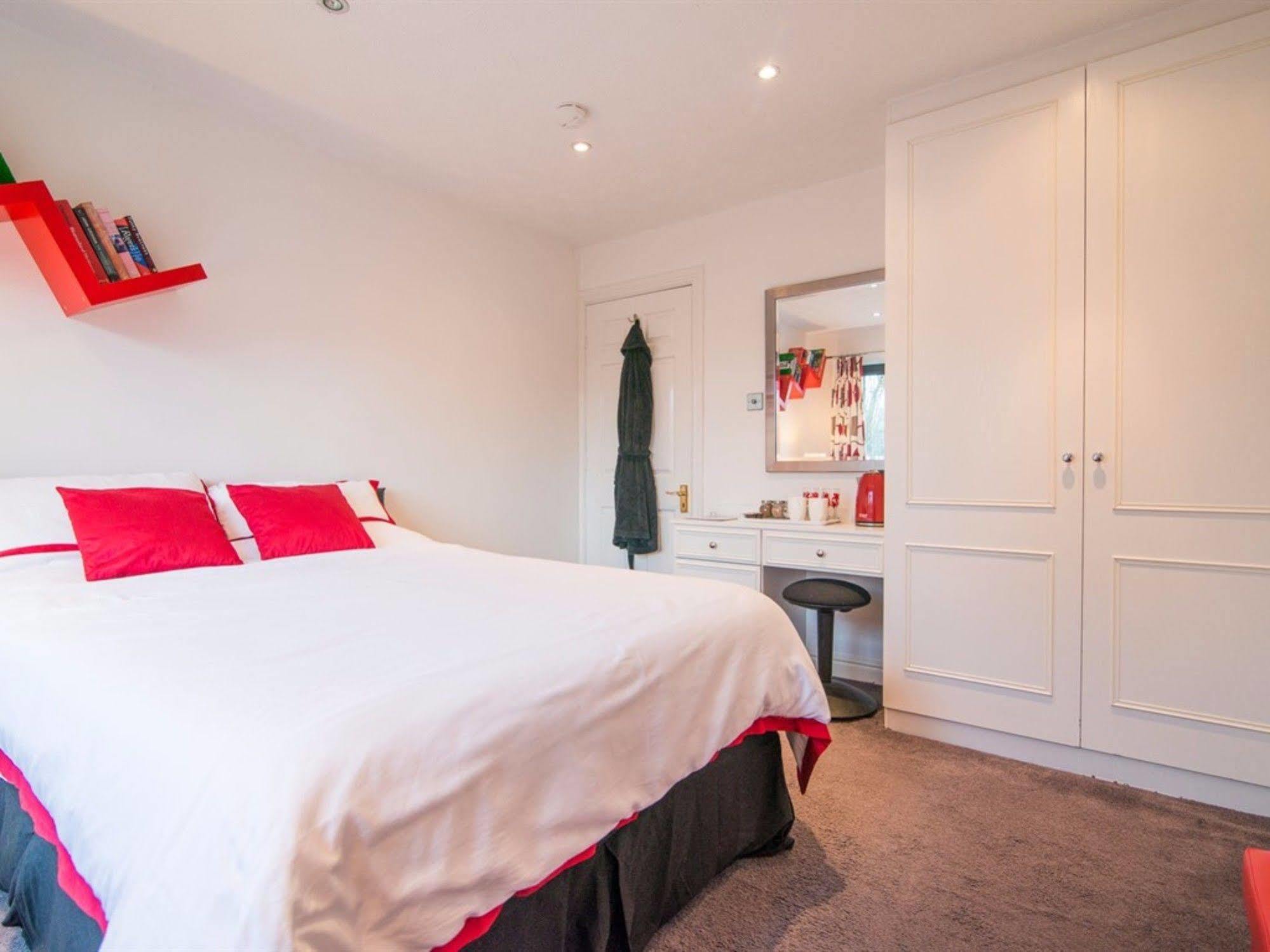 Hotel Ayuda House Altrincham Esterno foto