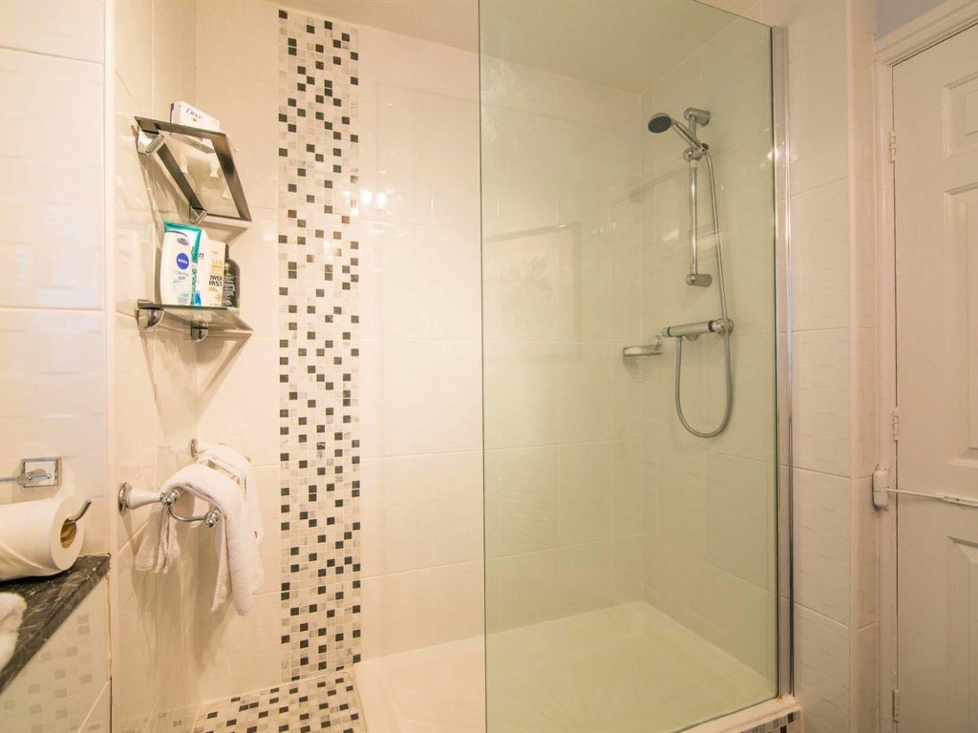 Hotel Ayuda House Altrincham Esterno foto